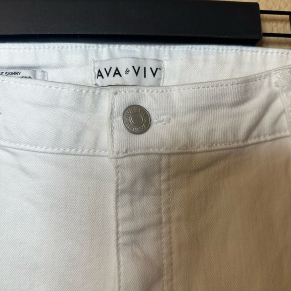 Ava & Viv Classic White Jeans - Picture 3 of 5